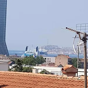 T3 Lumineux Dans Un Petit Immeuble, Marseille