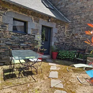 Maisonnette en Centre Bretagne , Laniscat France